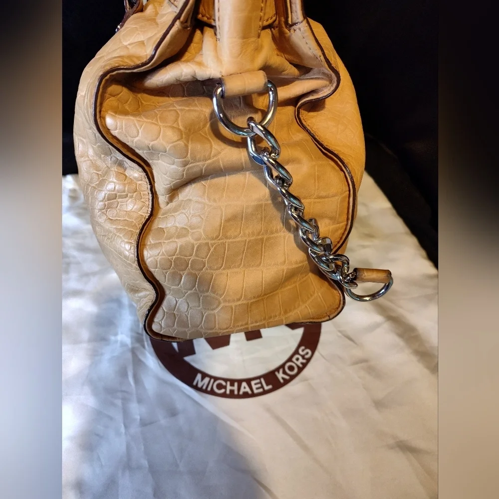 EUC Michael Kors Croc Embossed Handbag W/Jacquard Logo Lining With Dust Bag 🖤 - Picture 8 of 11